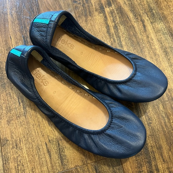 Tieks Shoes - TIEKS Women’s California Navy Italian Leather Flats Size 6